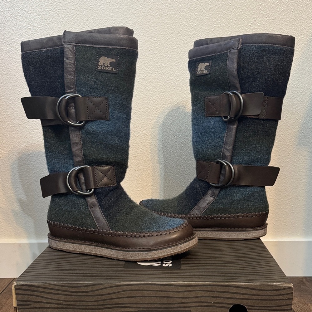 Sorel Blue and Black Winter Boots